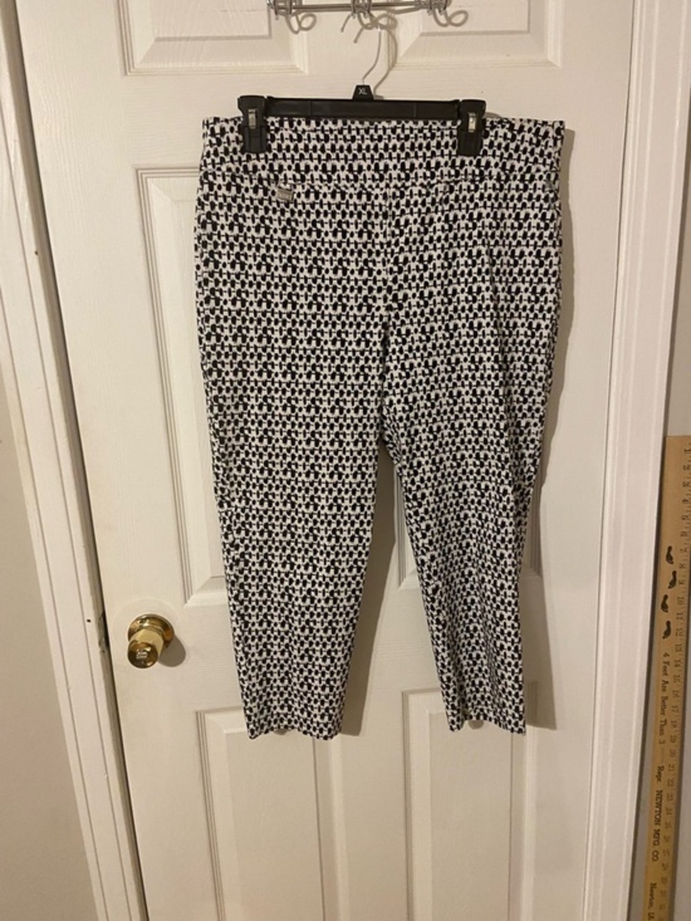 Premise Black & White Geometric Print Capris
